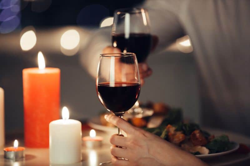 Dîner en amoureux dans la chambre Rêve d'Ailleurs
